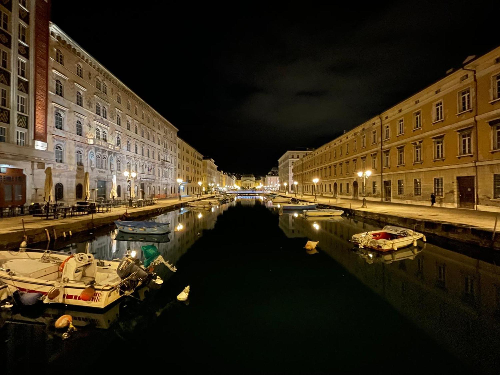 Apartamento Le Vie Del Vento - Garibaldi Trieste Exterior foto